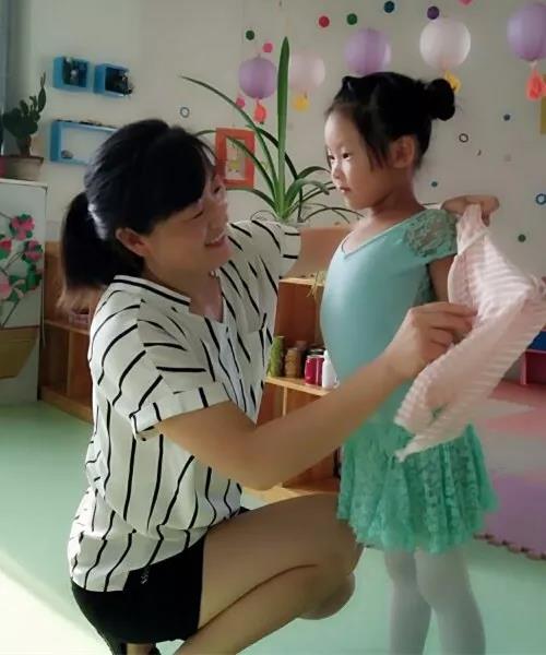 平度明村镇中心幼儿园穆新玉：微薄薪资，满腔热爱