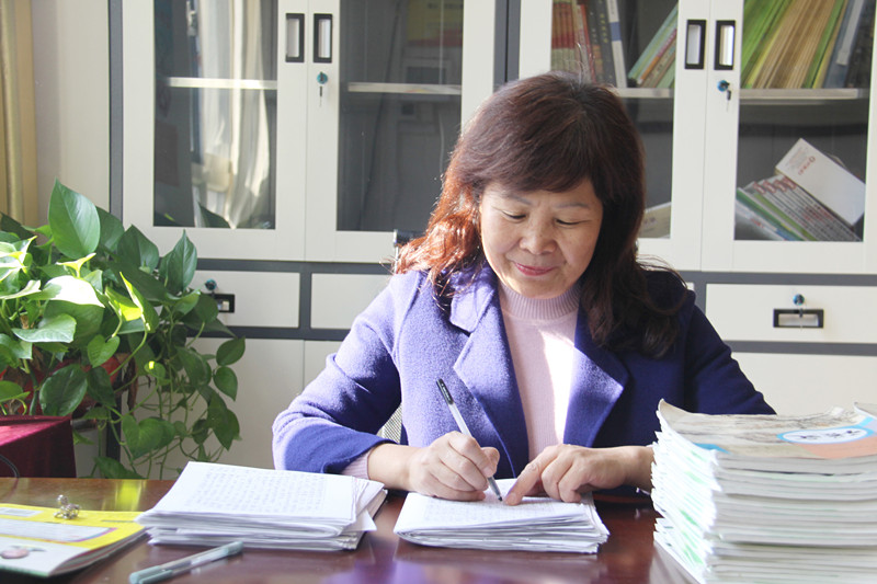 用慈母般的情怀呵护花开——记“齐鲁最美教师”、临沂实验中学模范党员崔立峰